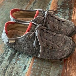 Simple Green Toe Wool Shoes 8.5